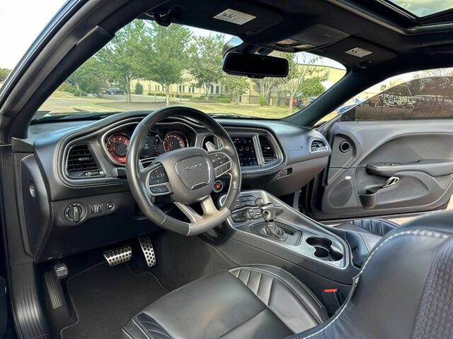 Черный Додж Челенджер, объемом двигателя 6.2 л и пробегом 29 тыс. км за 12000 $, фото 9 на Automoto.ua