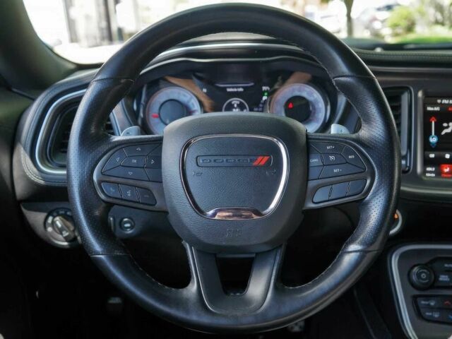 Черный Додж Челенджер, объемом двигателя 6.4 л и пробегом 25 тыс. км за 5800 $, фото 9 на Automoto.ua