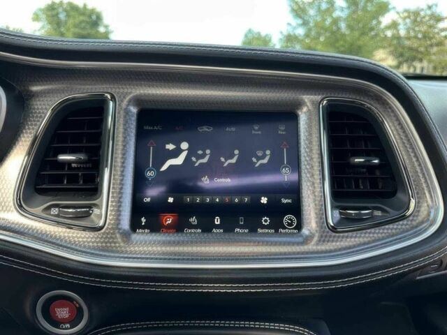 Черный Додж Челенджер, объемом двигателя 6.2 л и пробегом 11 тыс. км за 8500 $, фото 14 на Automoto.ua