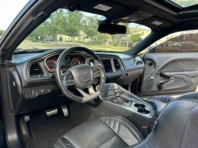 Черный Додж Челенджер, объемом двигателя 6.2 л и пробегом 11 тыс. км за 8500 $, фото 9 на Automoto.ua