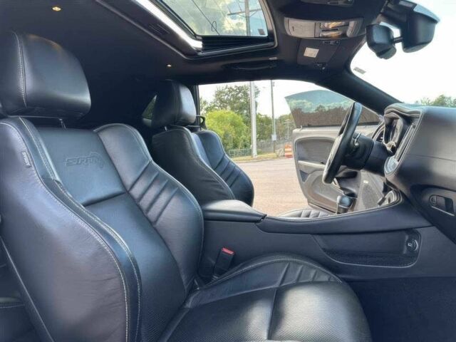 Черный Додж Челенджер, объемом двигателя 6.2 л и пробегом 11 тыс. км за 8500 $, фото 11 на Automoto.ua