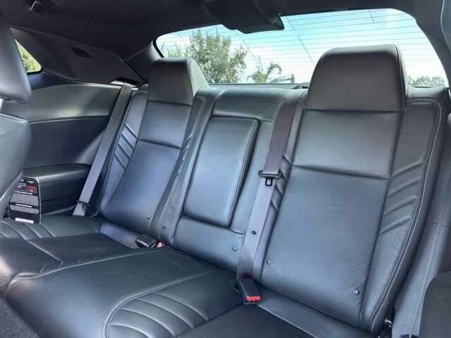 Черный Додж Челенджер, объемом двигателя 6.2 л и пробегом 11 тыс. км за 30000 $, фото 12 на Automoto.ua