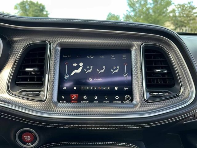 Черный Додж Челенджер, объемом двигателя 6.2 л и пробегом 29 тыс. км за 12000 $, фото 11 на Automoto.ua