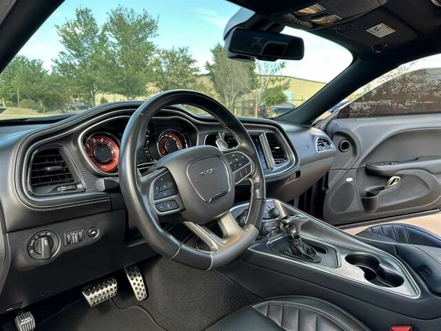 Черный Додж Челенджер, объемом двигателя 6.2 л и пробегом 29 тыс. км за 12000 $, фото 10 на Automoto.ua