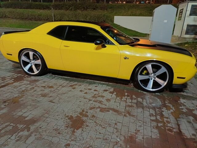 Красный Додж Челенджер, объемом двигателя 3.6 л и пробегом 260 тыс. км за 12500 $, фото 4 на Automoto.ua