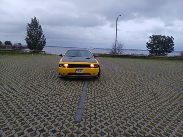 Красный Додж Челенджер, объемом двигателя 3.6 л и пробегом 260 тыс. км за 12500 $, фото 1 на Automoto.ua