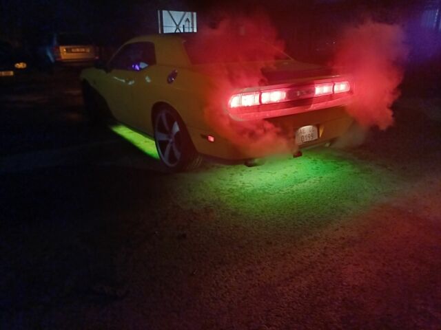 Красный Додж Челенджер, объемом двигателя 3.6 л и пробегом 260 тыс. км за 12500 $, фото 3 на Automoto.ua