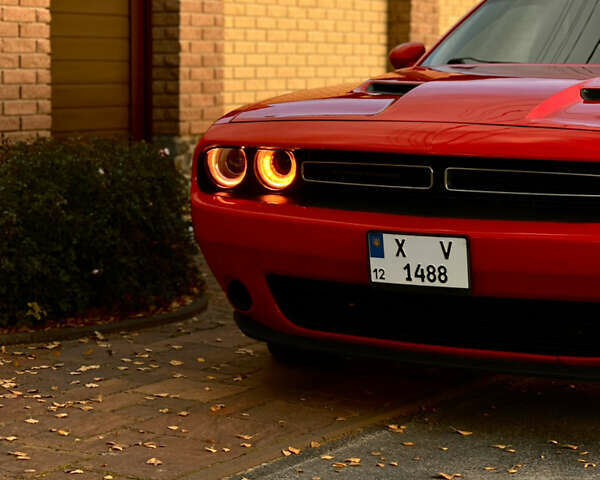 Красный Додж Челенджер, объемом двигателя 3.6 л и пробегом 159 тыс. км за 17200 $, фото 7 на Automoto.ua