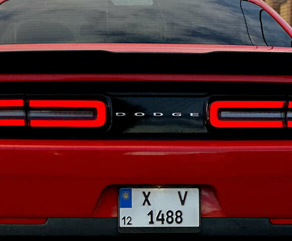 Красный Додж Челенджер, объемом двигателя 3.6 л и пробегом 159 тыс. км за 17200 $, фото 16 на Automoto.ua
