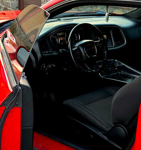 Красный Додж Челенджер, объемом двигателя 3.6 л и пробегом 159 тыс. км за 17200 $, фото 43 на Automoto.ua