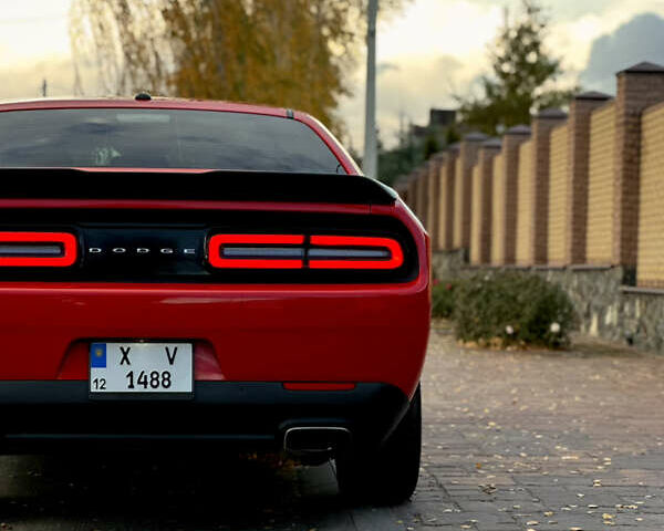 Красный Додж Челенджер, объемом двигателя 3.6 л и пробегом 159 тыс. км за 17200 $, фото 15 на Automoto.ua
