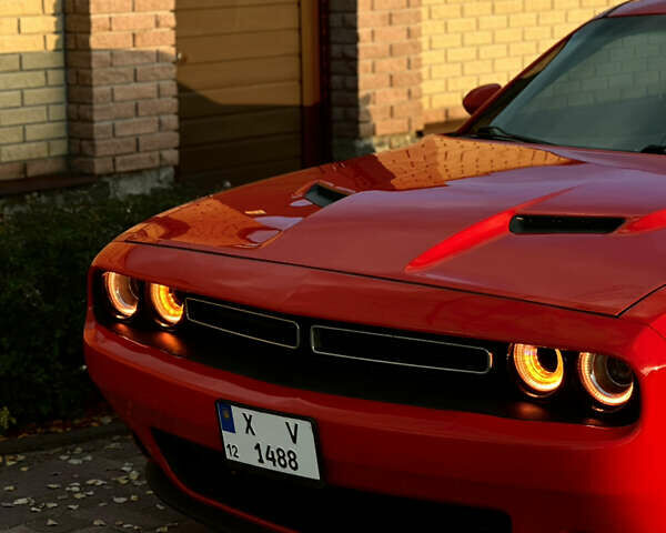 Красный Додж Челенджер, объемом двигателя 3.6 л и пробегом 159 тыс. км за 17200 $, фото 3 на Automoto.ua