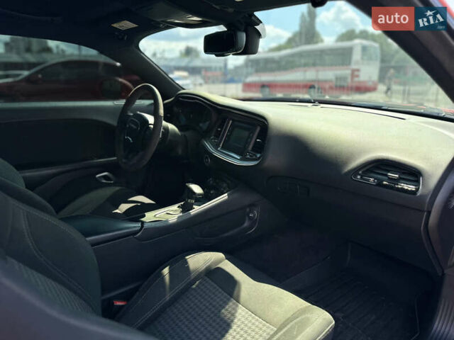 Красный Додж Челенджер, объемом двигателя 3.6 л и пробегом 168 тыс. км за 17099 $, фото 13 на Automoto.ua