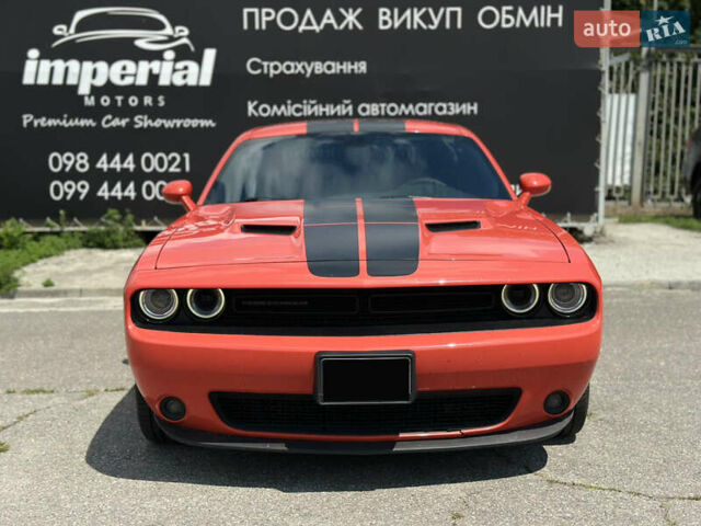 Красный Додж Челенджер, объемом двигателя 3.6 л и пробегом 168 тыс. км за 17999 $, фото 1 на Automoto.ua
