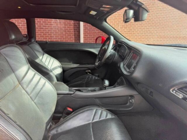 Красный Додж Челенджер, объемом двигателя 6.2 л и пробегом 79 тыс. км за 15200 $, фото 8 на Automoto.ua