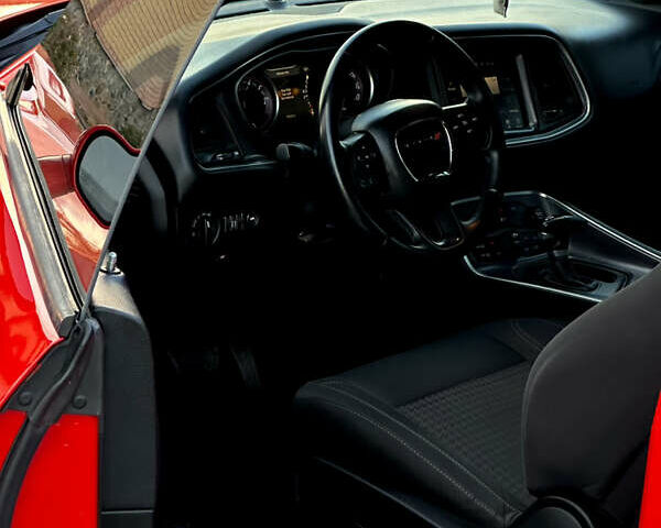 Красный Додж Челенджер, объемом двигателя 3.6 л и пробегом 159 тыс. км за 17200 $, фото 42 на Automoto.ua