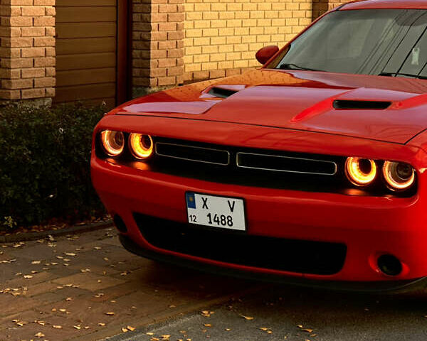 Красный Додж Челенджер, объемом двигателя 3.6 л и пробегом 159 тыс. км за 17200 $, фото 8 на Automoto.ua