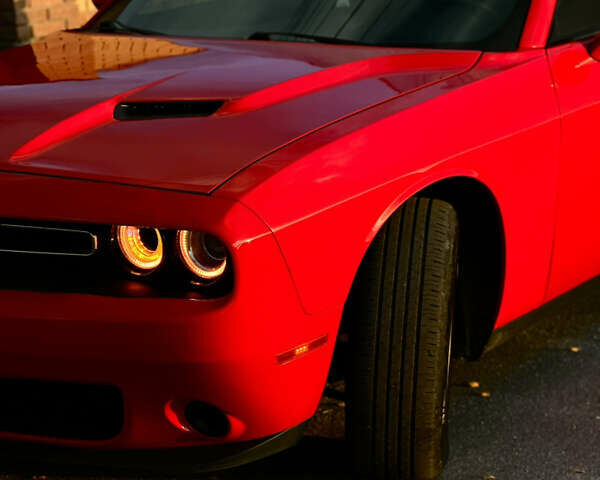 Красный Додж Челенджер, объемом двигателя 3.6 л и пробегом 159 тыс. км за 17200 $, фото 2 на Automoto.ua