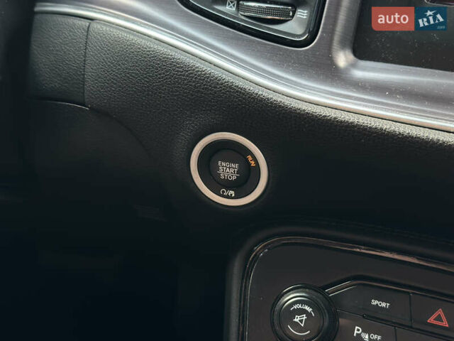 Красный Додж Челенджер, объемом двигателя 3.6 л и пробегом 168 тыс. км за 17099 $, фото 19 на Automoto.ua