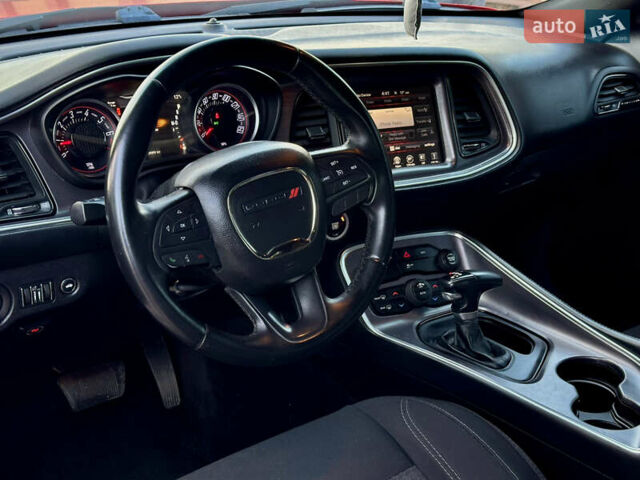 Красный Додж Челенджер, объемом двигателя 3.6 л и пробегом 159 тыс. км за 17200 $, фото 37 на Automoto.ua