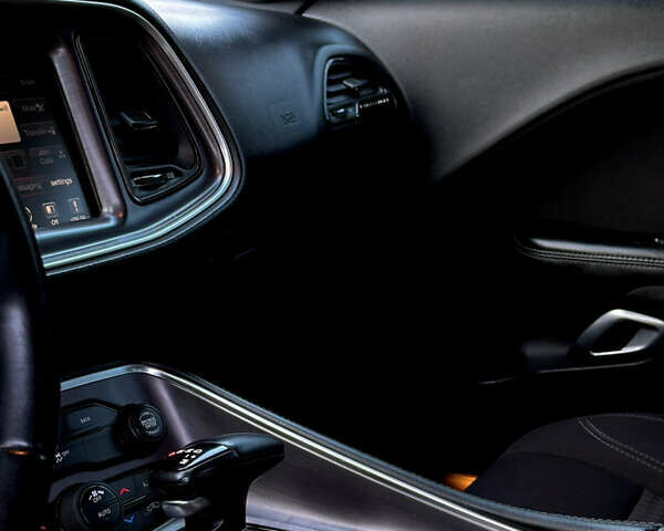 Красный Додж Челенджер, объемом двигателя 3.6 л и пробегом 159 тыс. км за 17200 $, фото 35 на Automoto.ua