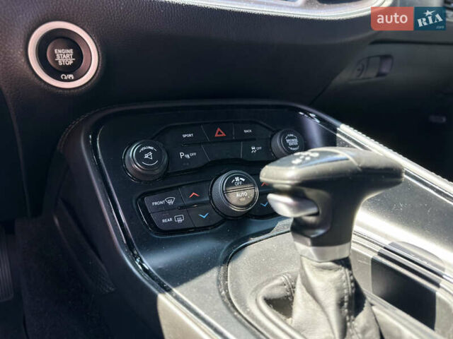 Красный Додж Челенджер, объемом двигателя 3.6 л и пробегом 168 тыс. км за 17099 $, фото 14 на Automoto.ua