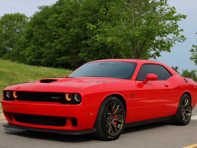 Червоний Додж Challenger, об'ємом двигуна 6.2 л та пробігом 63 тис. км за 10000 $, фото 1 на Automoto.ua