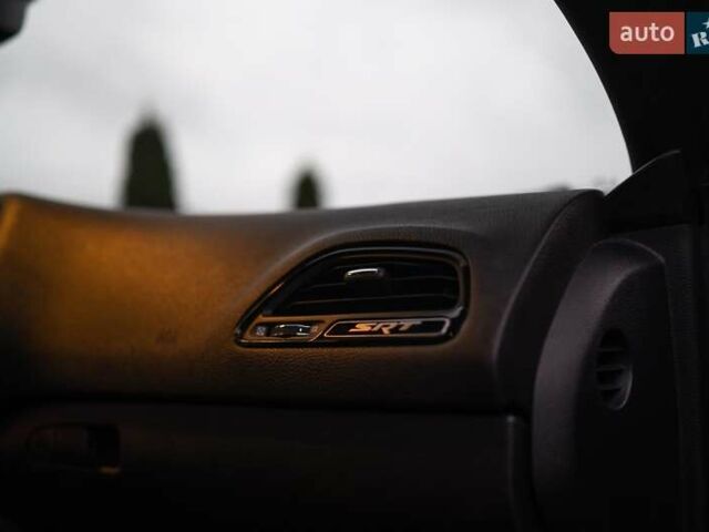 Красный Додж Челенджер, объемом двигателя 6.42 л и пробегом 76 тыс. км за 37000 $, фото 17 на Automoto.ua