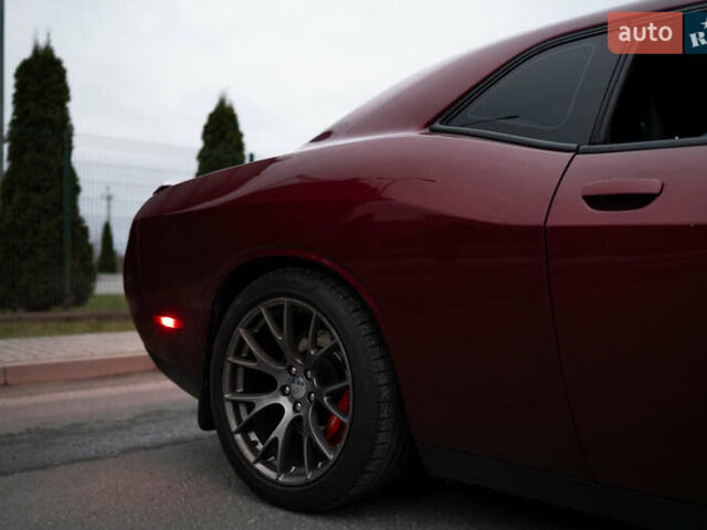 Красный Додж Челенджер, объемом двигателя 6.42 л и пробегом 76 тыс. км за 37000 $, фото 6 на Automoto.ua
