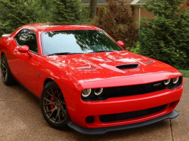 Червоний Додж Challenger, об'ємом двигуна 6.2 л та пробігом 69 тис. км за 25000 $, фото 1 на Automoto.ua