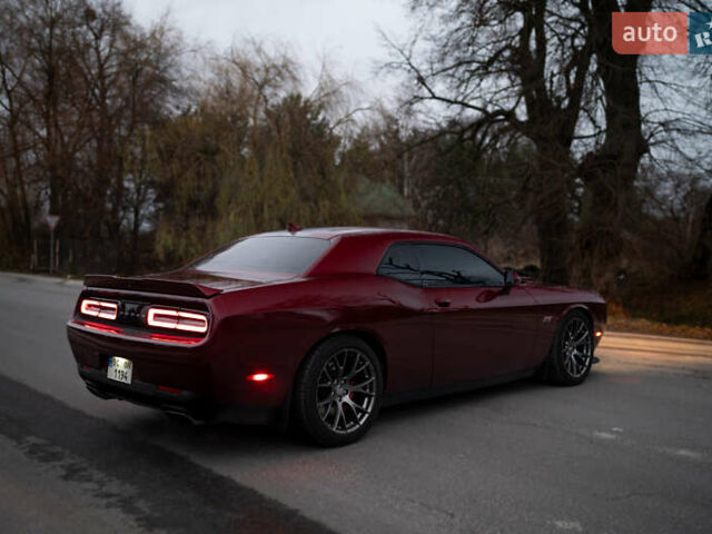 Красный Додж Челенджер, объемом двигателя 6.42 л и пробегом 76 тыс. км за 37000 $, фото 8 на Automoto.ua