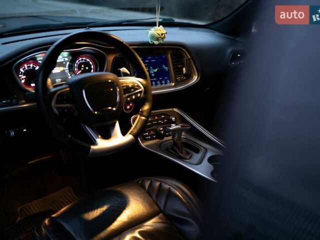 Красный Додж Челенджер, объемом двигателя 6.42 л и пробегом 76 тыс. км за 37000 $, фото 13 на Automoto.ua