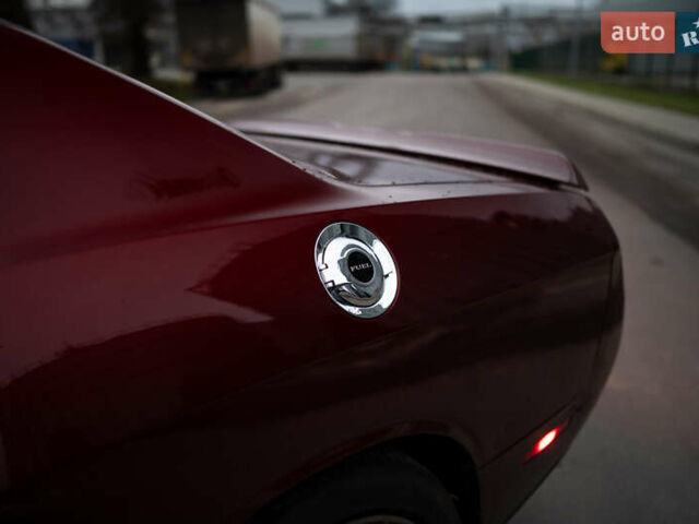 Красный Додж Челенджер, объемом двигателя 6.42 л и пробегом 76 тыс. км за 37000 $, фото 5 на Automoto.ua