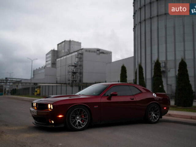 Красный Додж Челенджер, объемом двигателя 6.42 л и пробегом 76 тыс. км за 37000 $, фото 7 на Automoto.ua