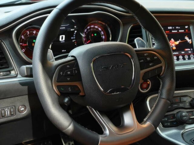 Червоний Додж Challenger, об'ємом двигуна 6.2 л та пробігом 69 тис. км за 25000 $, фото 9 на Automoto.ua