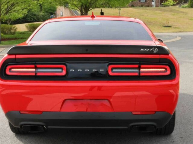 Красный Додж Челенджер, объемом двигателя 6.2 л и пробегом 58 тыс. км за 13670 $, фото 3 на Automoto.ua