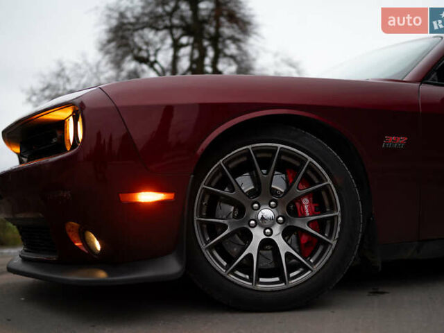 Красный Додж Челенджер, объемом двигателя 6.42 л и пробегом 76 тыс. км за 37000 $, фото 3 на Automoto.ua