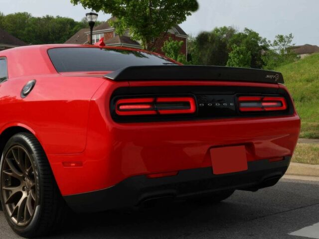 Червоний Додж Challenger, об'ємом двигуна 6.2 л та пробігом 80 тис. км за 11000 $, фото 7 на Automoto.ua