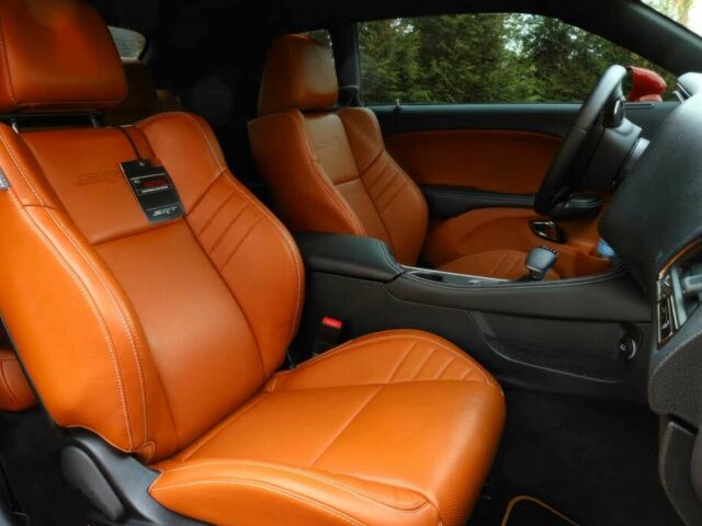 Червоний Додж Challenger, об'ємом двигуна 6.2 л та пробігом 69 тис. км за 25000 $, фото 6 на Automoto.ua