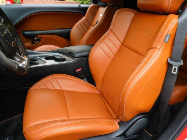 Червоний Додж Challenger, об'ємом двигуна 6.2 л та пробігом 69 тис. км за 25000 $, фото 7 на Automoto.ua