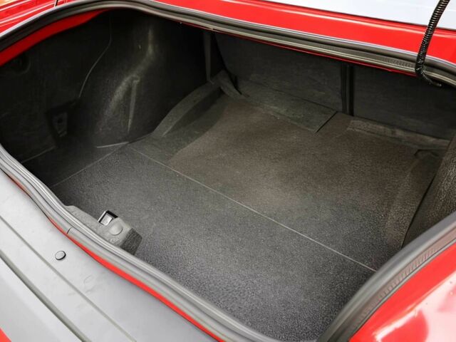 Червоний Додж Challenger, об'ємом двигуна 6.2 л та пробігом 63 тис. км за 10000 $, фото 10 на Automoto.ua