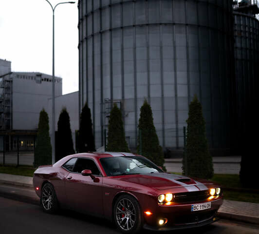 Красный Додж Челенджер, объемом двигателя 6.42 л и пробегом 76 тыс. км за 37000 $, фото 10 на Automoto.ua