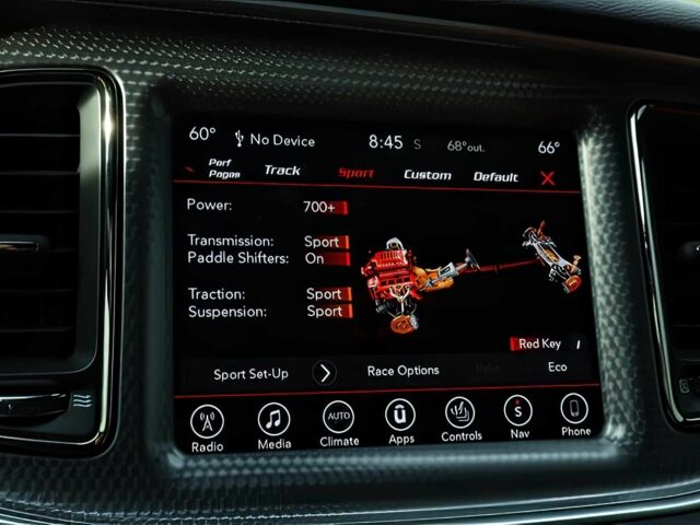 Червоний Додж Challenger, об'ємом двигуна 6.2 л та пробігом 63 тис. км за 10000 $, фото 7 на Automoto.ua