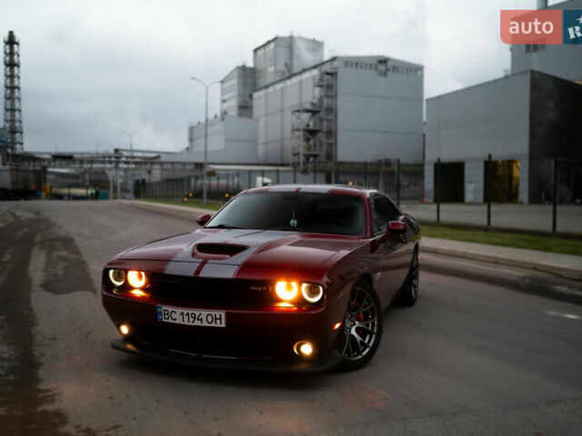 Красный Додж Челенджер, объемом двигателя 6.42 л и пробегом 76 тыс. км за 37000 $, фото 1 на Automoto.ua