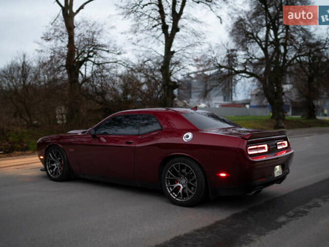 Красный Додж Челенджер, объемом двигателя 6.42 л и пробегом 76 тыс. км за 37000 $, фото 9 на Automoto.ua