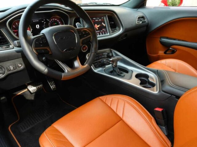 Червоний Додж Challenger, об'ємом двигуна 6.2 л та пробігом 80 тис. км за 11000 $, фото 14 на Automoto.ua