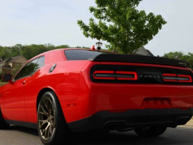 Красный Додж Челенджер, объемом двигателя 6.2 л и пробегом 58 тыс. км за 13670 $, фото 2 на Automoto.ua