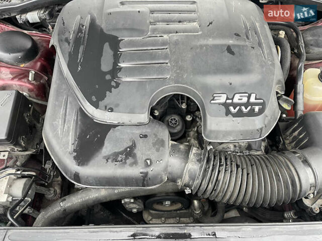 Красный Додж Челенджер, объемом двигателя 3.6 л и пробегом 124 тыс. км за 20500 $, фото 7 на Automoto.ua