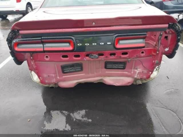 Додж Челенджер 2018 в Ровно на Automoto.ua Красный Додж Челенджер, объемом двигателя 3.6 л и пробегом 84 тыс. км за 4500 $, фото 5 на Automoto.ua