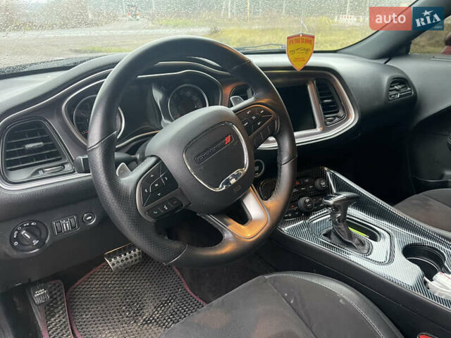 Красный Додж Челенджер, объемом двигателя 3.6 л и пробегом 124 тыс. км за 20500 $, фото 12 на Automoto.ua